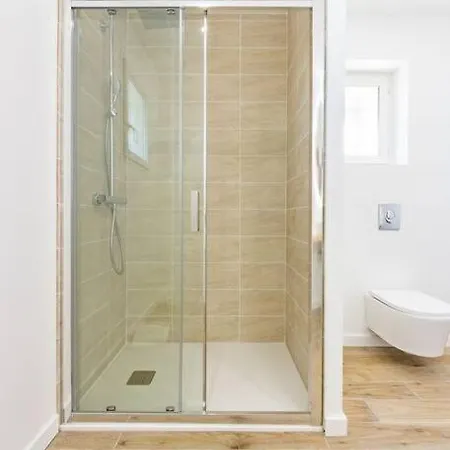 15 Personnes - Piscine - Jacuzzi - Clim - Bar - Billard - Cinéma - Vue Panoramique * Esperce