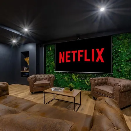 Villa 15 Personnes - Piscine - Jacuzzi - Clim - Bar - Billard - Cinéma - Vue Panoramique *