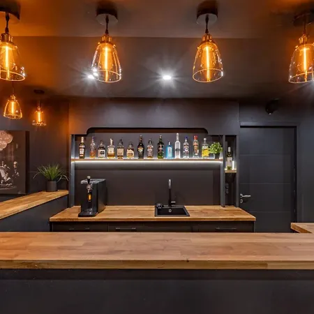 15 Personnes - Piscine - Jacuzzi - Clim - Bar - Billard - Cinéma - Vue Panoramique Villa