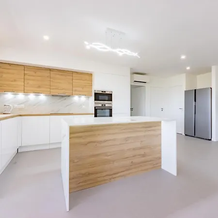 15 Personnes - Piscine - Jacuzzi - Clim - Bar - Billard - Cinéma - Vue Panoramique Esperce