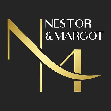 15 Personnes - Piscine - Jacuzzi - Clim - Bar - Billard - Cinema - Vue Panoramique Villa