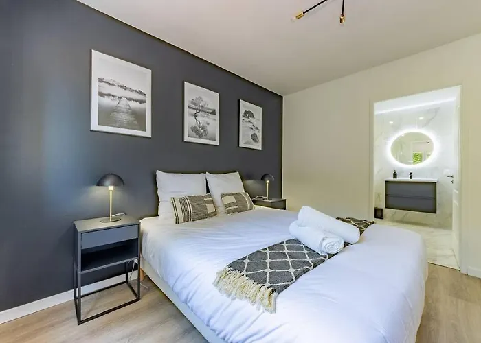 15 Personnes - Piscine - Jacuzzi - Clim - Bar - Billard - Cinema - Vue Panoramique