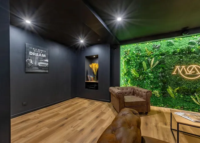 15 Personnes - Piscine - Jacuzzi - Clim - Bar - Billard - Cinema - Vue Panoramique Villa