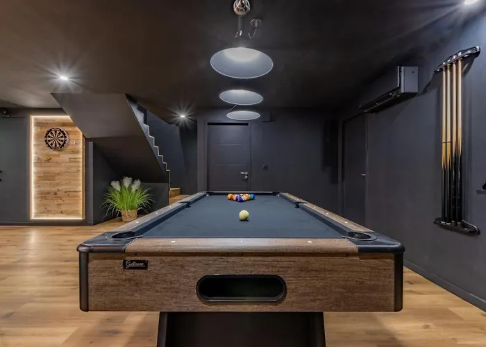 15 Personnes - Piscine - Jacuzzi - Clim - Bar - Billard - Cinema - Vue Panoramique Villa *