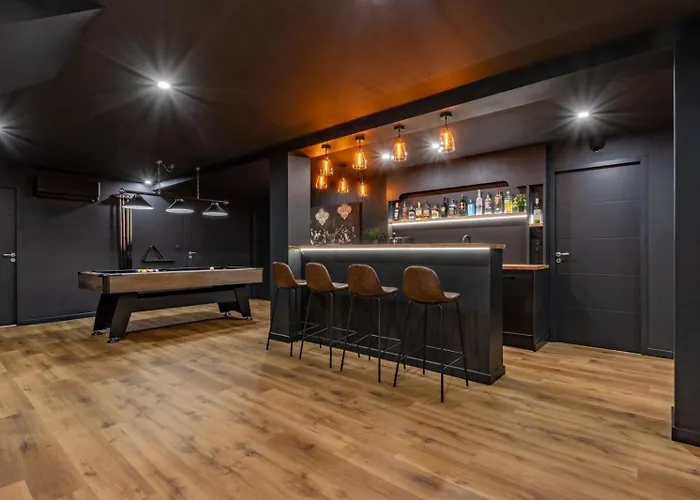 15 Personnes - Piscine - Jacuzzi - Clim - Bar - Billard - Cinema - Vue Panoramique * Esperce