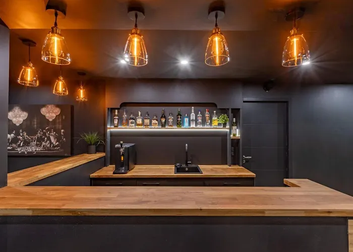 15 Personnes - Piscine - Jacuzzi - Clim - Bar - Billard - Cinema - Vue Panoramique Villa