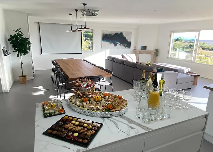 15 Personnes - Piscine - Jacuzzi - Clim - Bar - Billard - Cinema - Vue Panoramique * Esperce