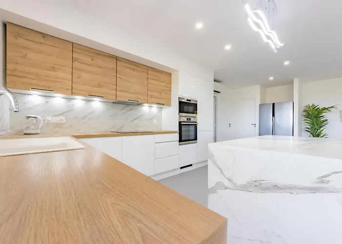 15 Personnes - Piscine - Jacuzzi - Clim - Bar - Billard - Cinema - Vue Panoramique *