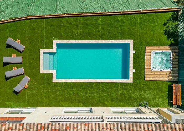 15 Personnes - Piscine - Jacuzzi - Clim - Bar - Billard - Cinéma - Vue Panoramique Villa