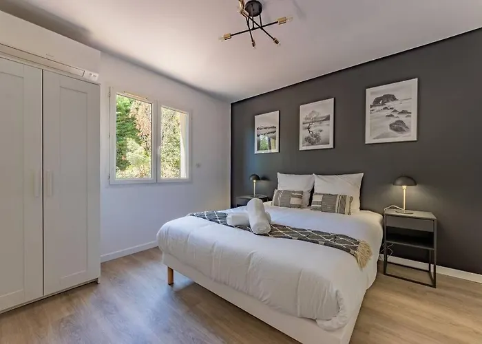 15 Personnes - Piscine - Jacuzzi - Clim - Bar - Billard - Cinema - Vue Panoramique * Esperce